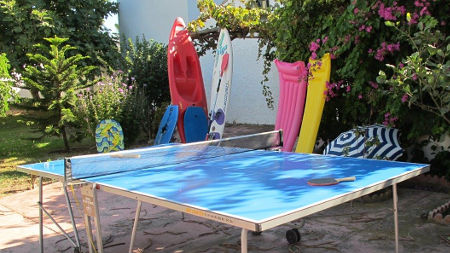 Las actividades en el albergue. foto Foto: Tenis de mesa, tabla de surf, colchón de aire y sombrilla